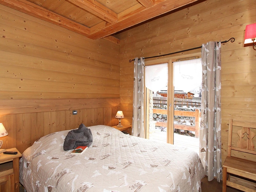 Chalet in Les Deux Alpes With Heated Pool