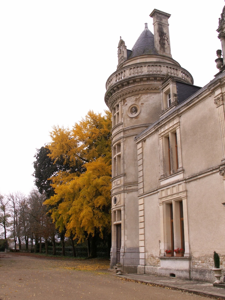 Château de la Court d'Aron