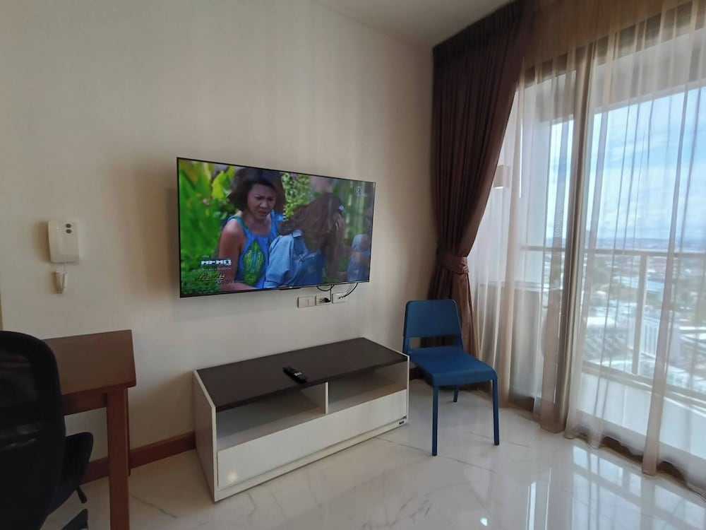 Luxury Large One Bedroom Seaview Serviced Apartment at Wongamat, Pattaya