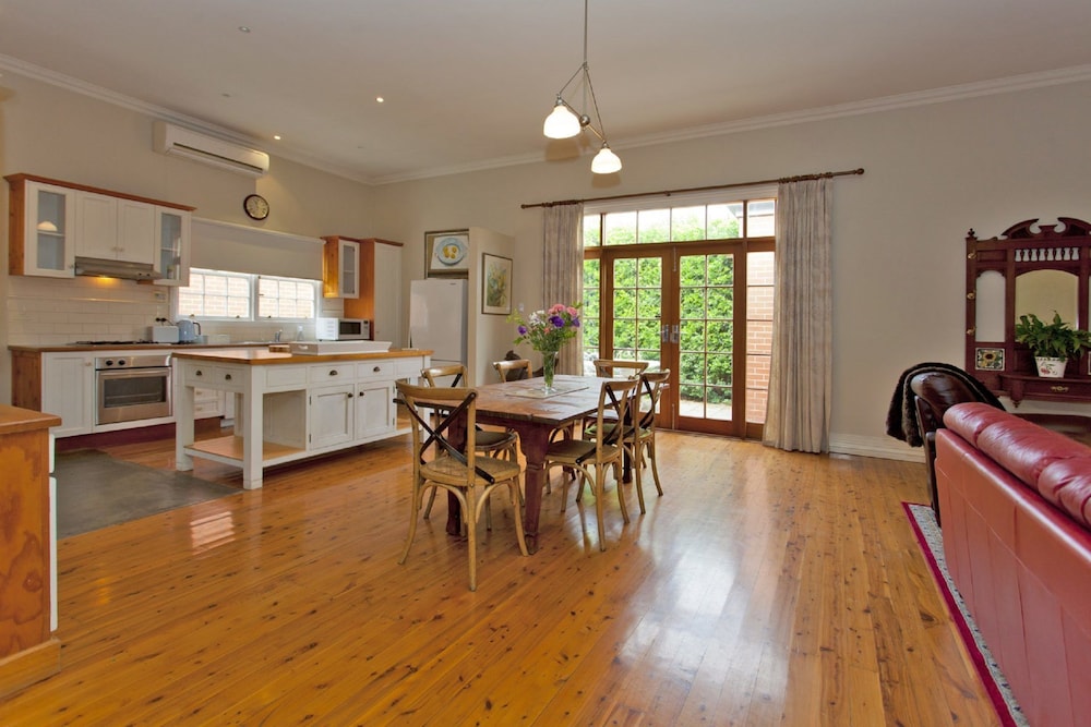 Rose Cottage - Historic Luxury
