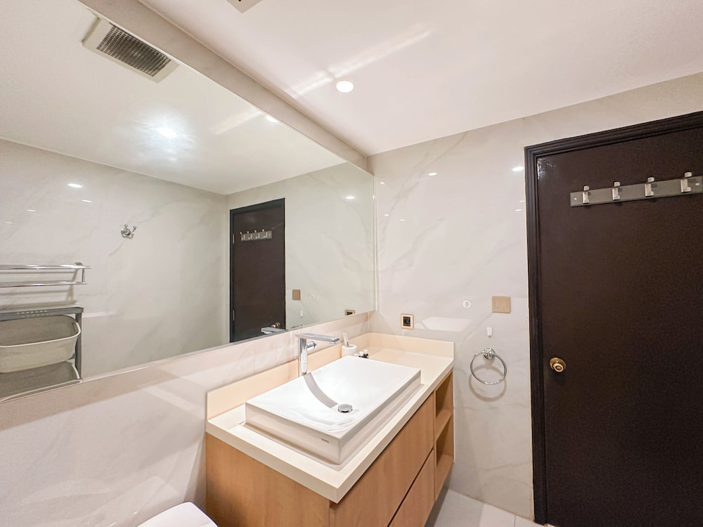 Spacious And Strategic Location 3Br At Kondominium Regensi Apartment