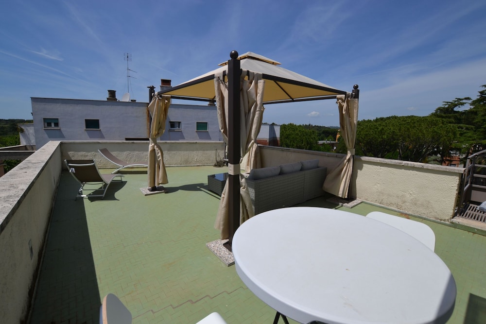 Wonder Attic Over Rome