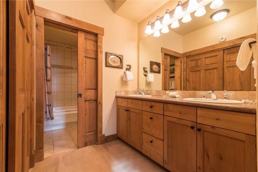 2101 Timberline Lodge, Trappeur's Crossing Apartment 2