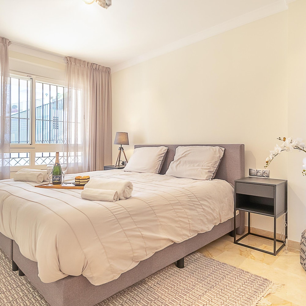 Apt Mairena Forest sea View Pool