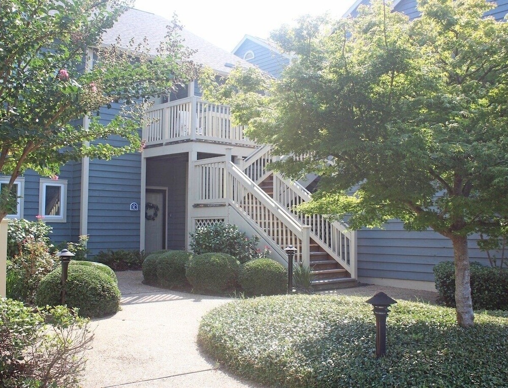 Canterbury Court 6 E 3 Bedroom Apts