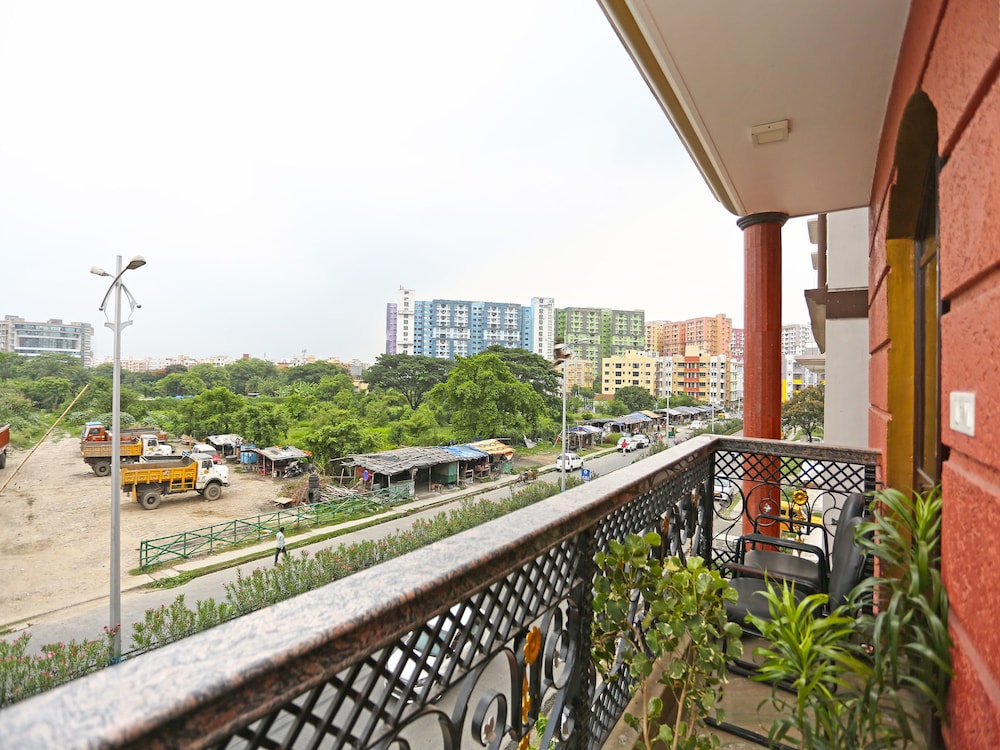OYO 9718 Apartment near DLF IT Park