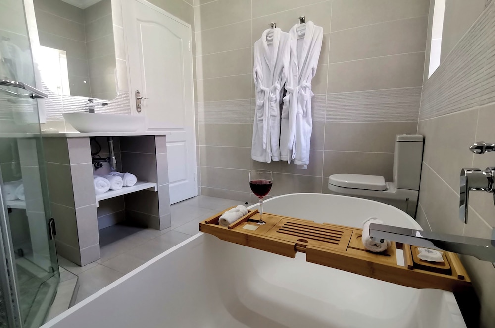 Royal Ridge Guest House and Apartments