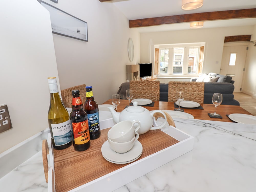 1 Grosvenor Farm Cottages