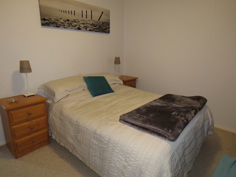 8 Ophir Cottage in Ventnor view 3