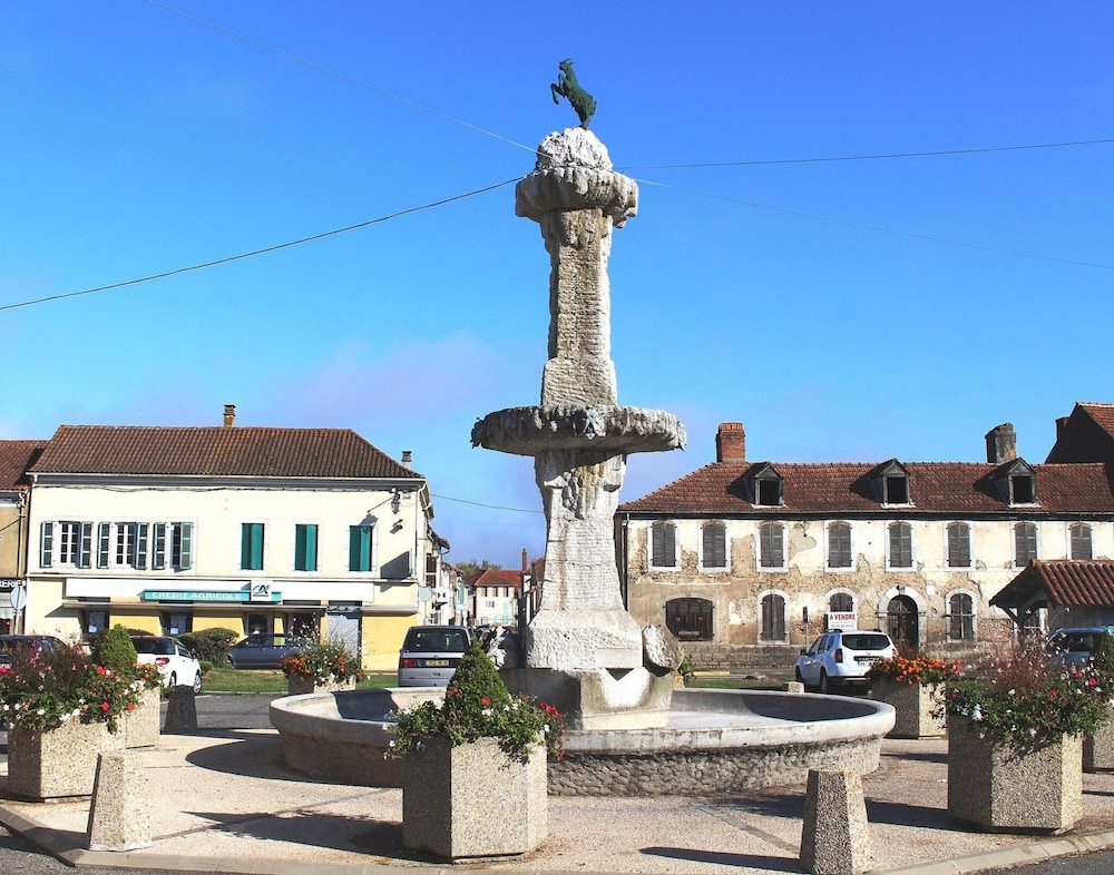 Estate in Pyrenees With Pool and Golf Nearby