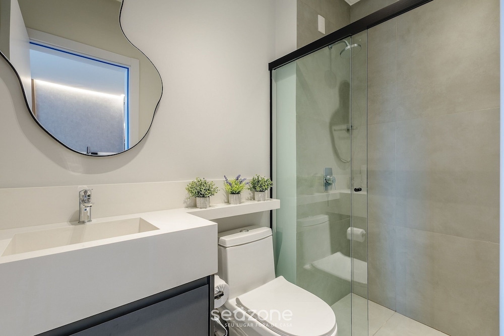 Your Exclusive Stay Just Steps From the sea in Meia Praia - FFS II