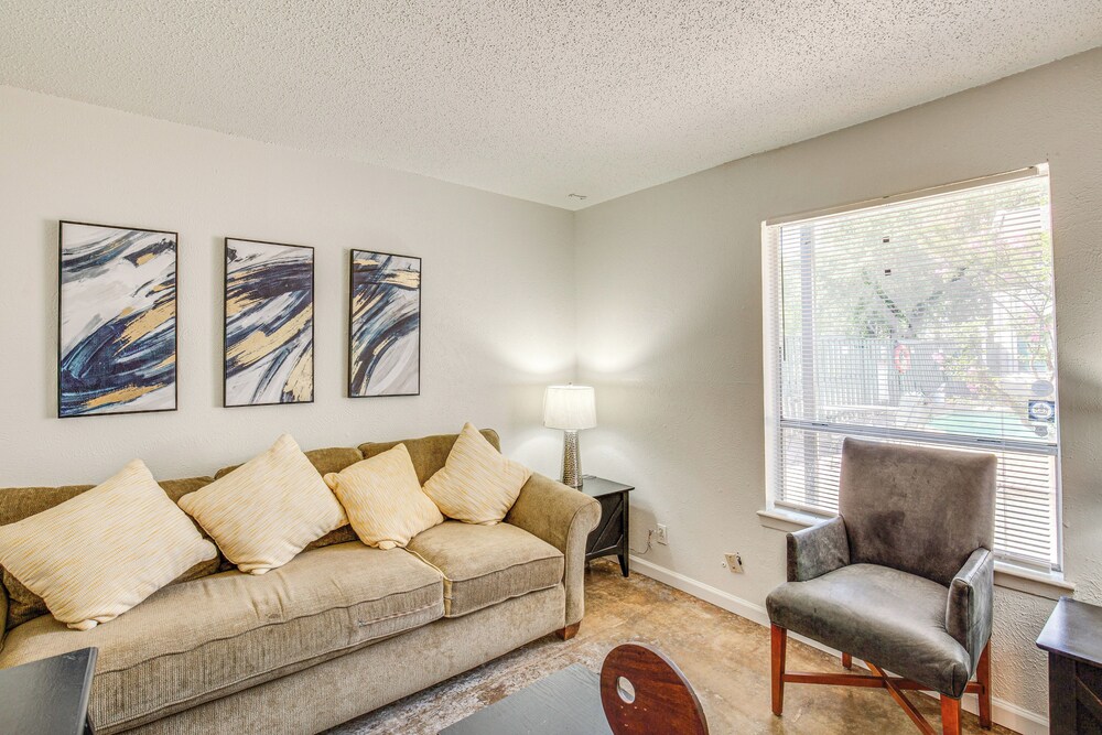 Dallas Condo in Walkable Knox Street District!