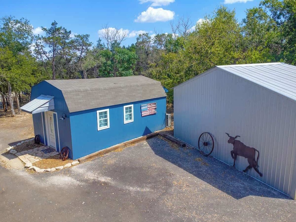 Terracotta Retreat/ Sleeps 30!