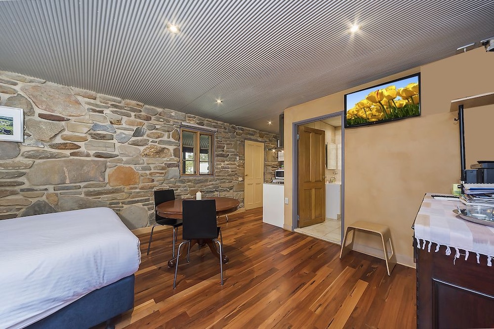1860 Wine Country Cottages