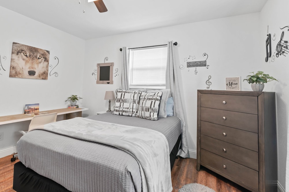 Cozy Spacious Allergy Friendly Retreat - 4BR