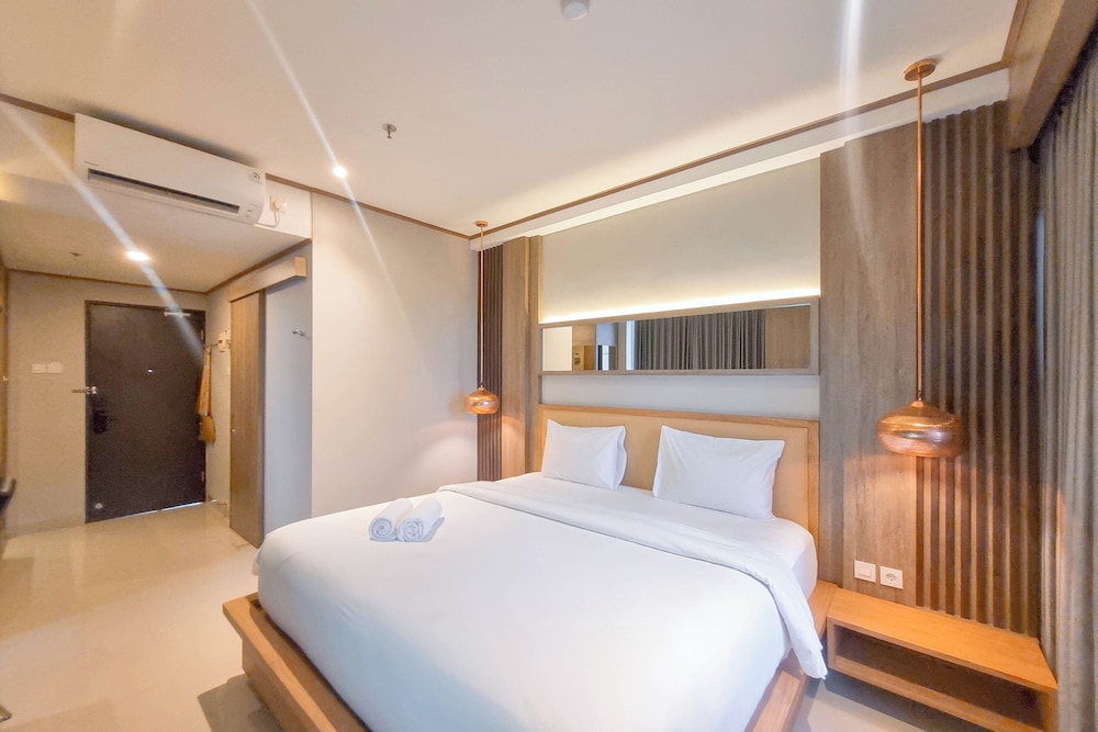 Warm And Minimalist Studio Apartment At Patraland Amarta