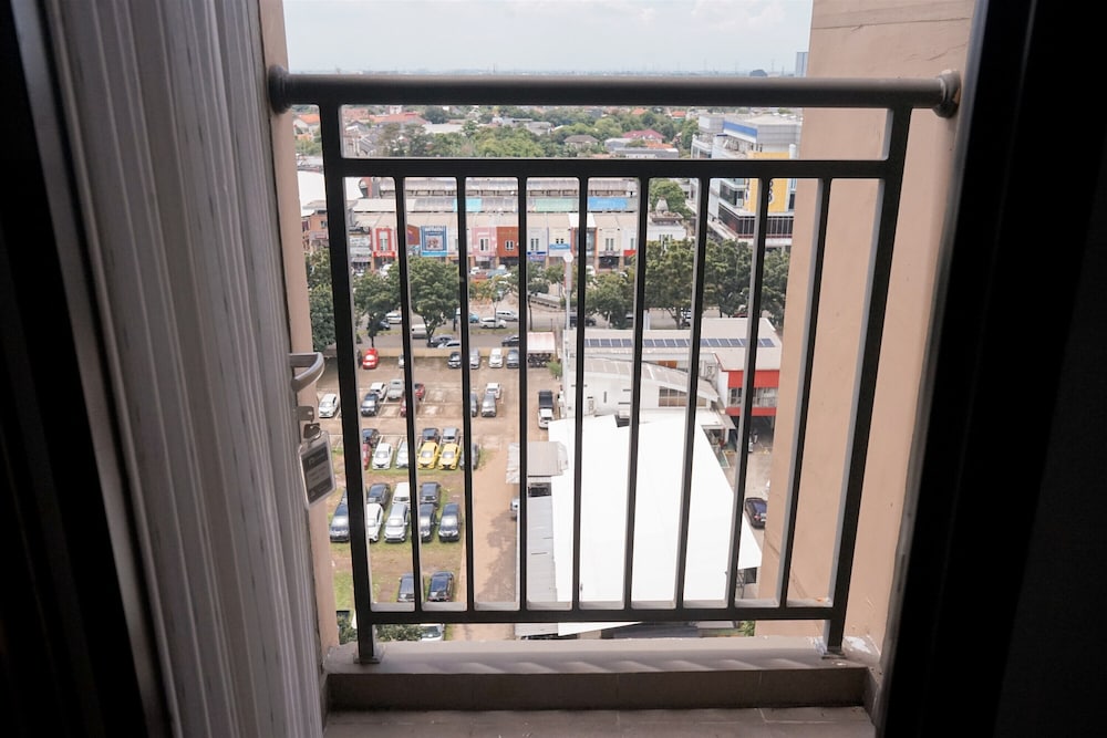 Modern Look Studio Apartment At Transpark Bintaro