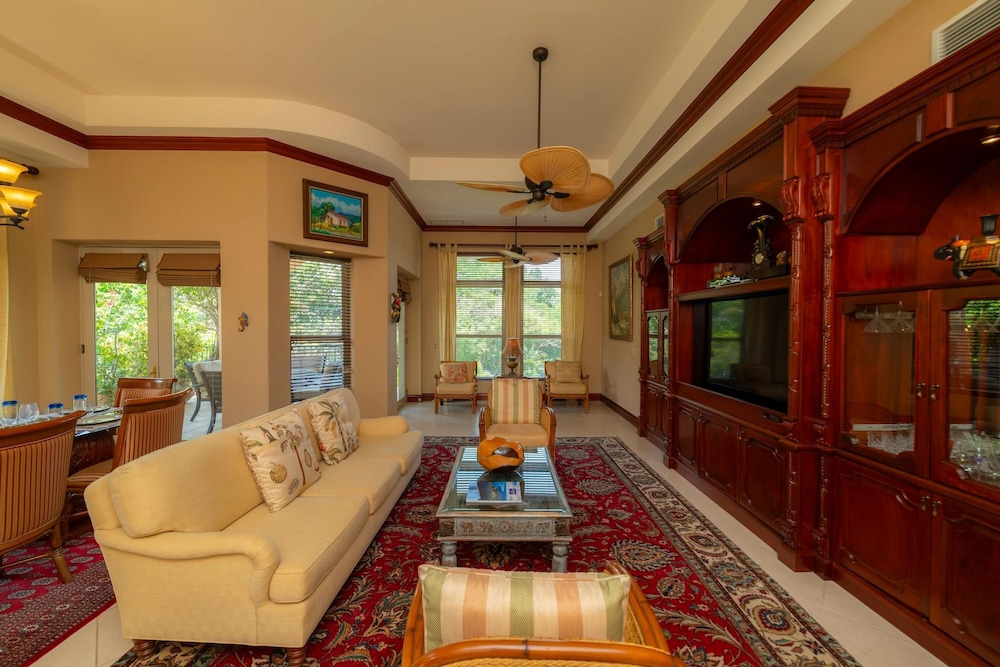 Bella Vista 8B 3 Bedr 3 1 2 Bath