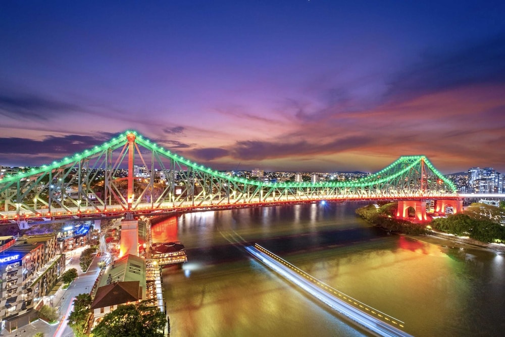 Stylish Brisbane City Stay With Bbq, Pool & Gym