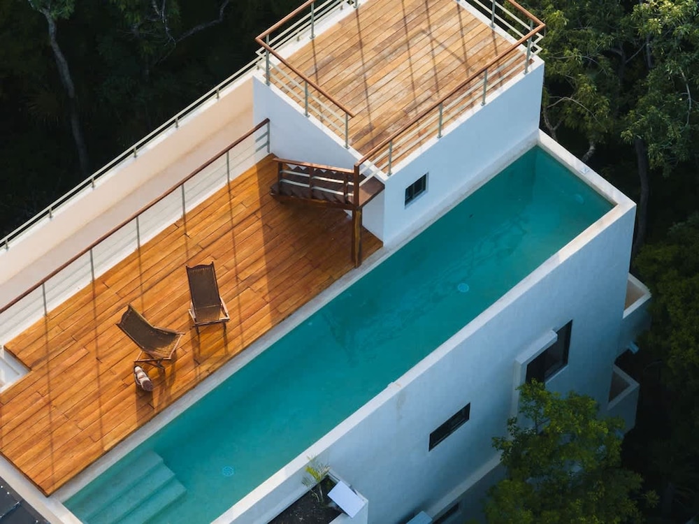 Luxury Jungle Retreat Sleeps 10 Rooftop Pool