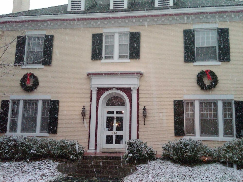 Morehead Manor B&B view 3