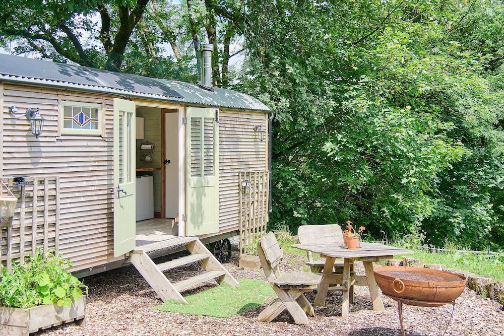 Host Stay Dipple Farm Shepherds Hut