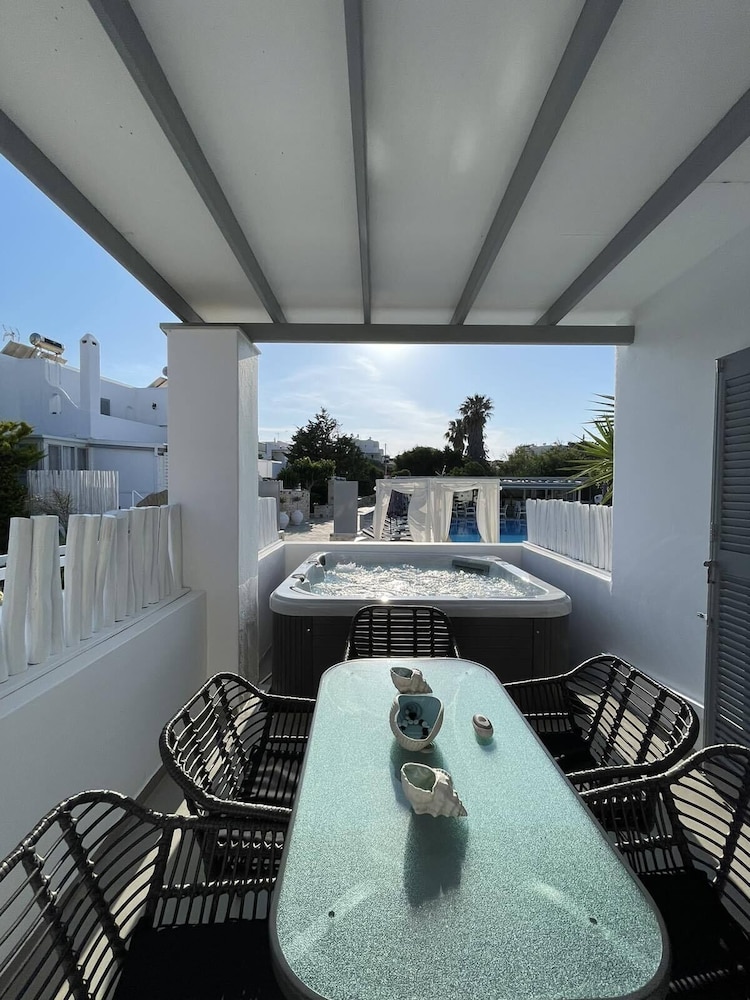 Zoumis Residence