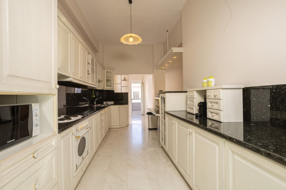 The White Marble Luxury City Apt