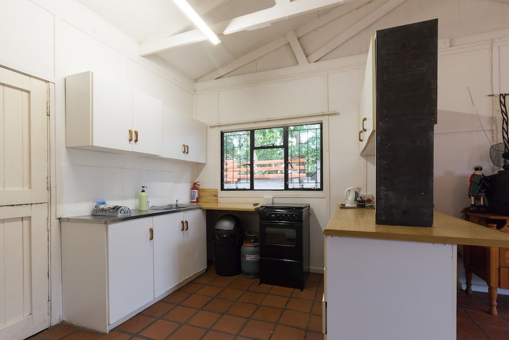 Inyathi Guest Lodge & Self Catering Chalets