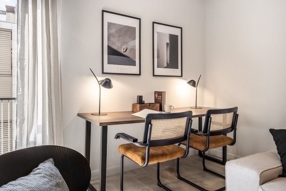 Alonso - 3 Bedrooms With Terrace in Rios Rosas