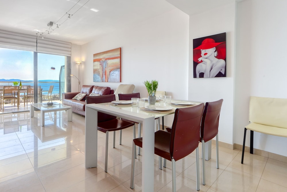 Apartment in Roses by the Beach With Pool