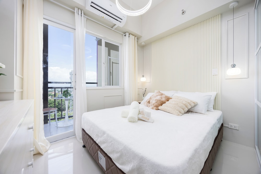 Chic Studio With Balcony & City View Near Airport