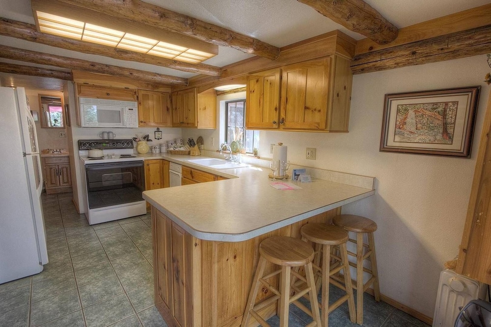 Zephyr Cabin 3 Bedroom Home by RedAwning - Property Image 22