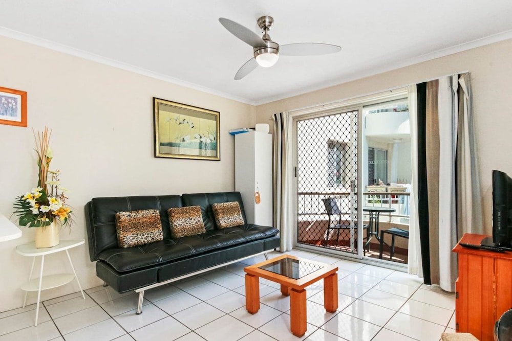 Superb 1 Bedroom Apartment Near the Beach view 5