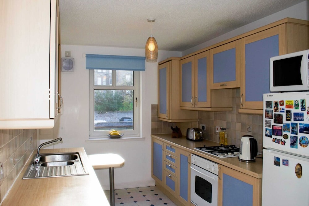 Peaceful 2 Bedroom Home with Parking