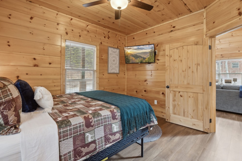 Big Bear Splash 2 Bedroom Cabin