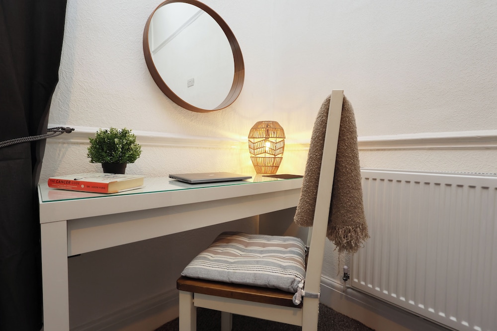 Cardiff Guesthouse & On-Street Parking