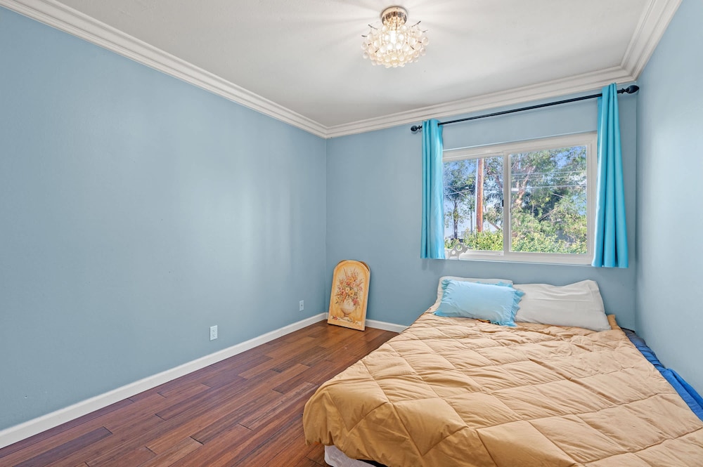 Spacious 4BR Family Retreat w Private Pool