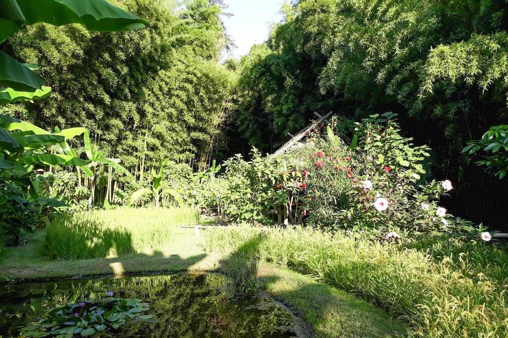 Nice Holiday Home With Private Terrace, Arpaillargues-et-aureillac