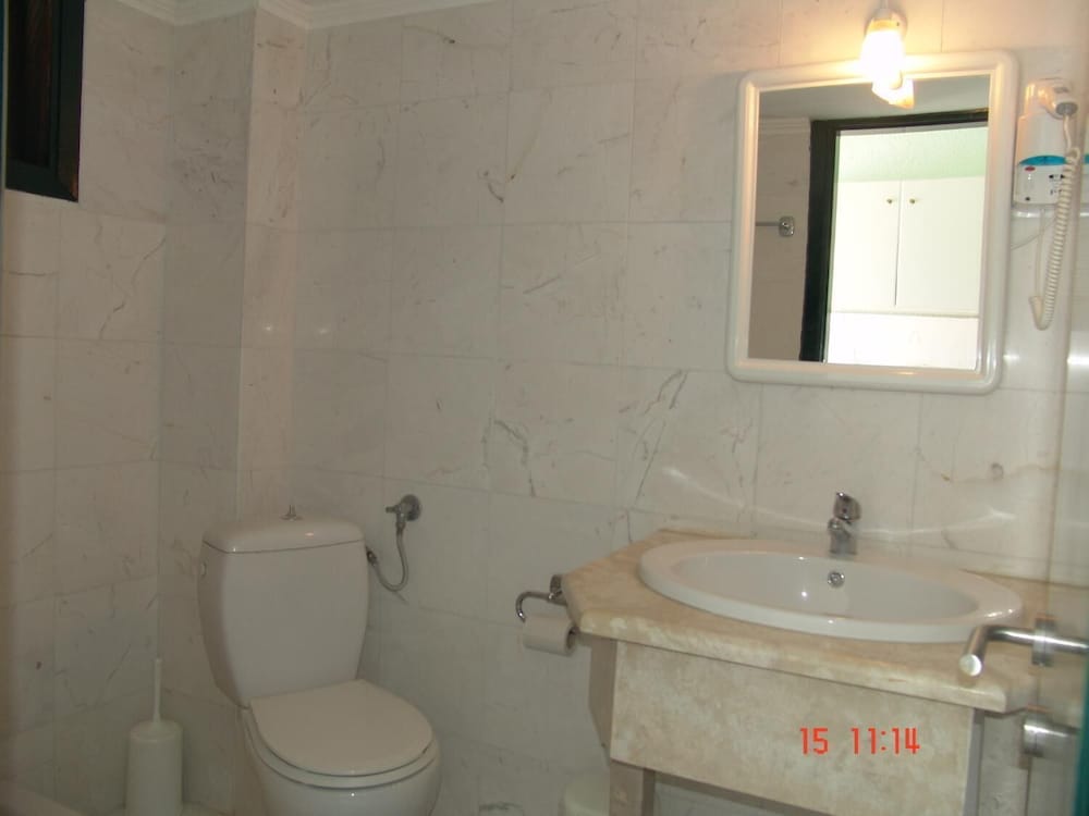 Nikos Apartments