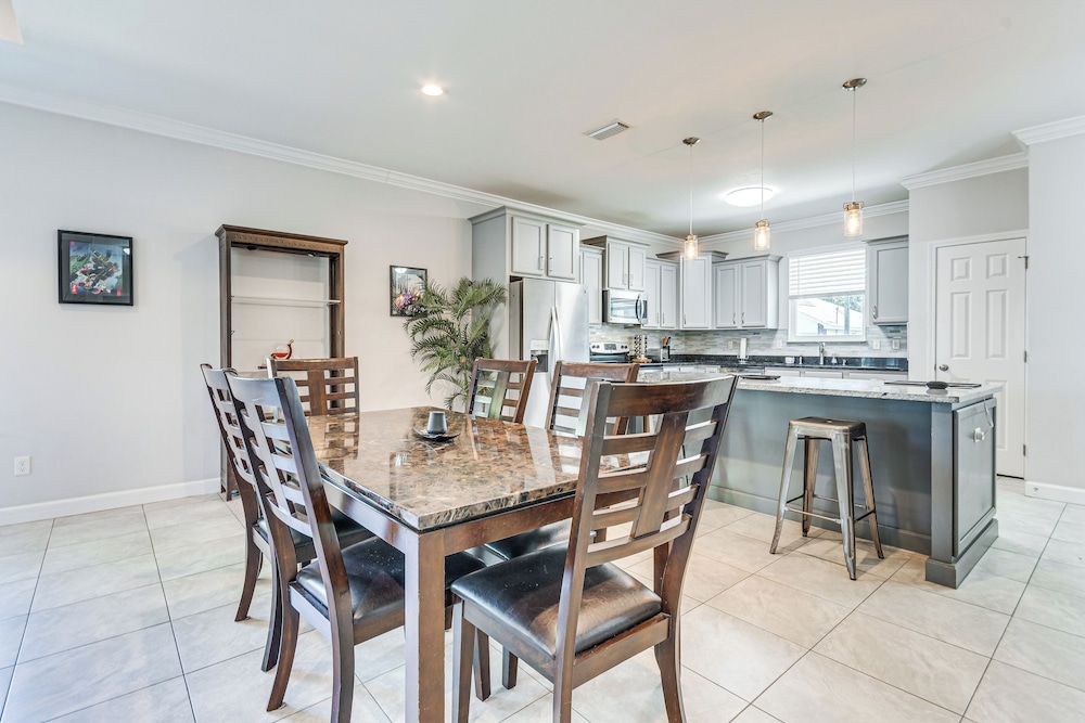Military-friendly Home Near Navarre Beach & Base!