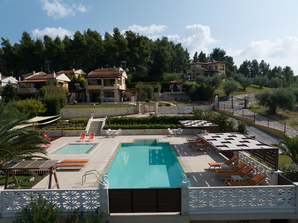 Aracelia Villas with private pools