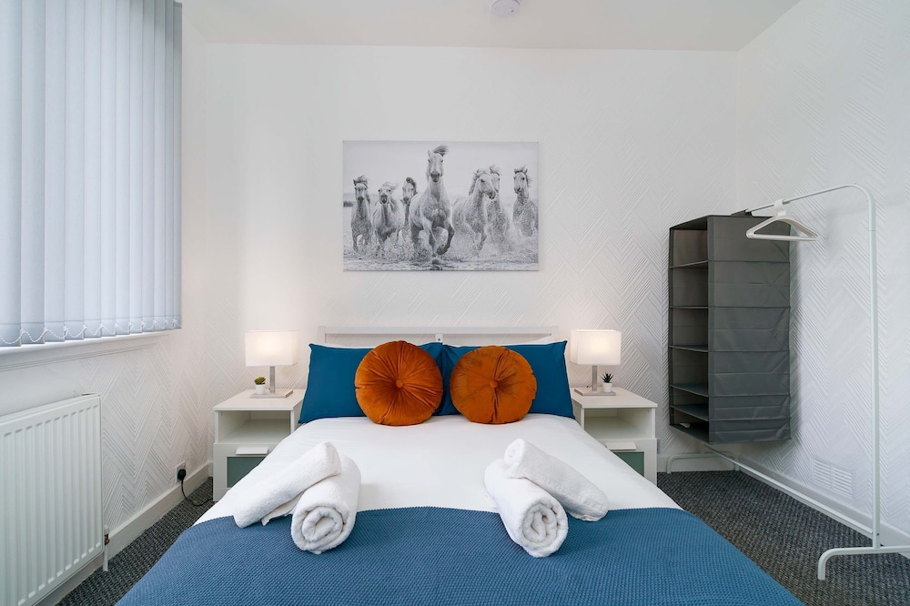Free Parking - 2 Bedroom Flat