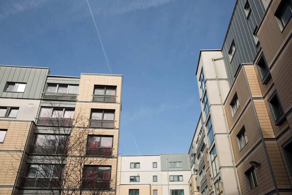 Albert Court
