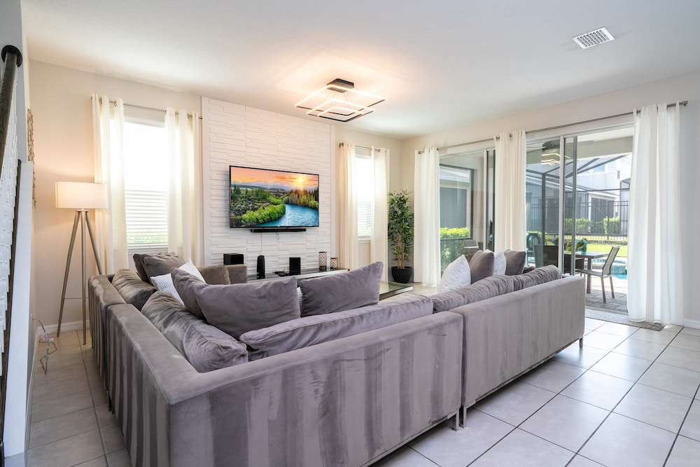 Stunning 4Bd w Pool Gameroom Solara Resort 9008