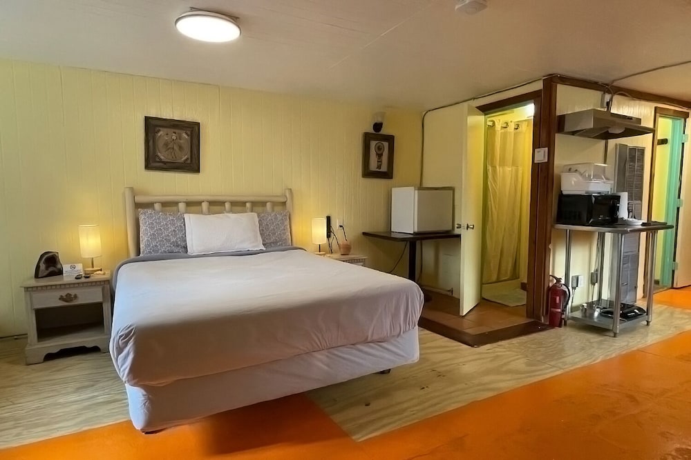SnowMansion Taos Adventure Lodge