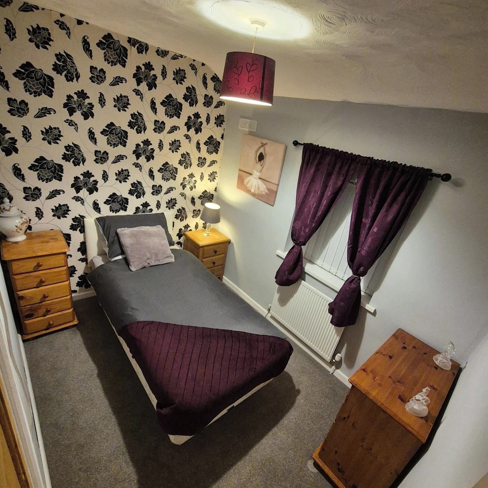 Tranquil Three-bedroom House-large Garden-wifi