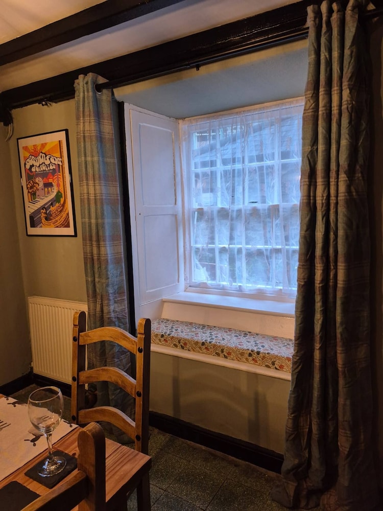 Charming Dolgellau Townhouse With Garden, Perfect for Families