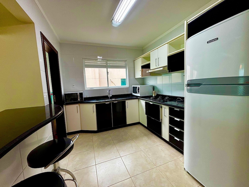 Apt w/ Gourmet Balcony Oceanfront Rkr0502
