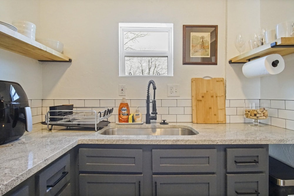 Oklahoma City Vacations - 3-story 6-bedroom 4 Bathrooms 3min-asian Dist - Property Image 77